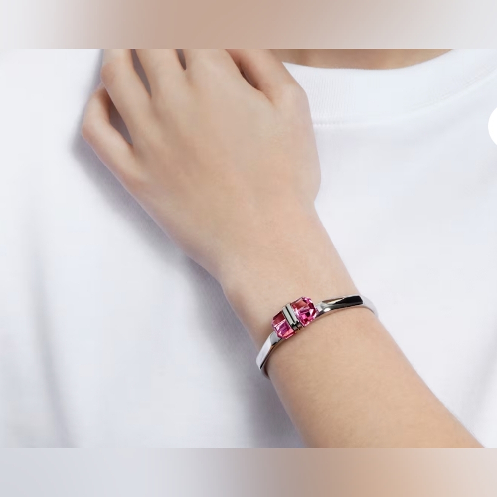 Medium Swarovski Lucent bangle Magnetic closure, Pink, Stainless steel
